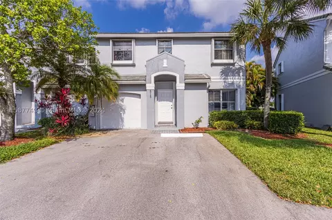 4715 Grapevine Way, Davie, FL 33331