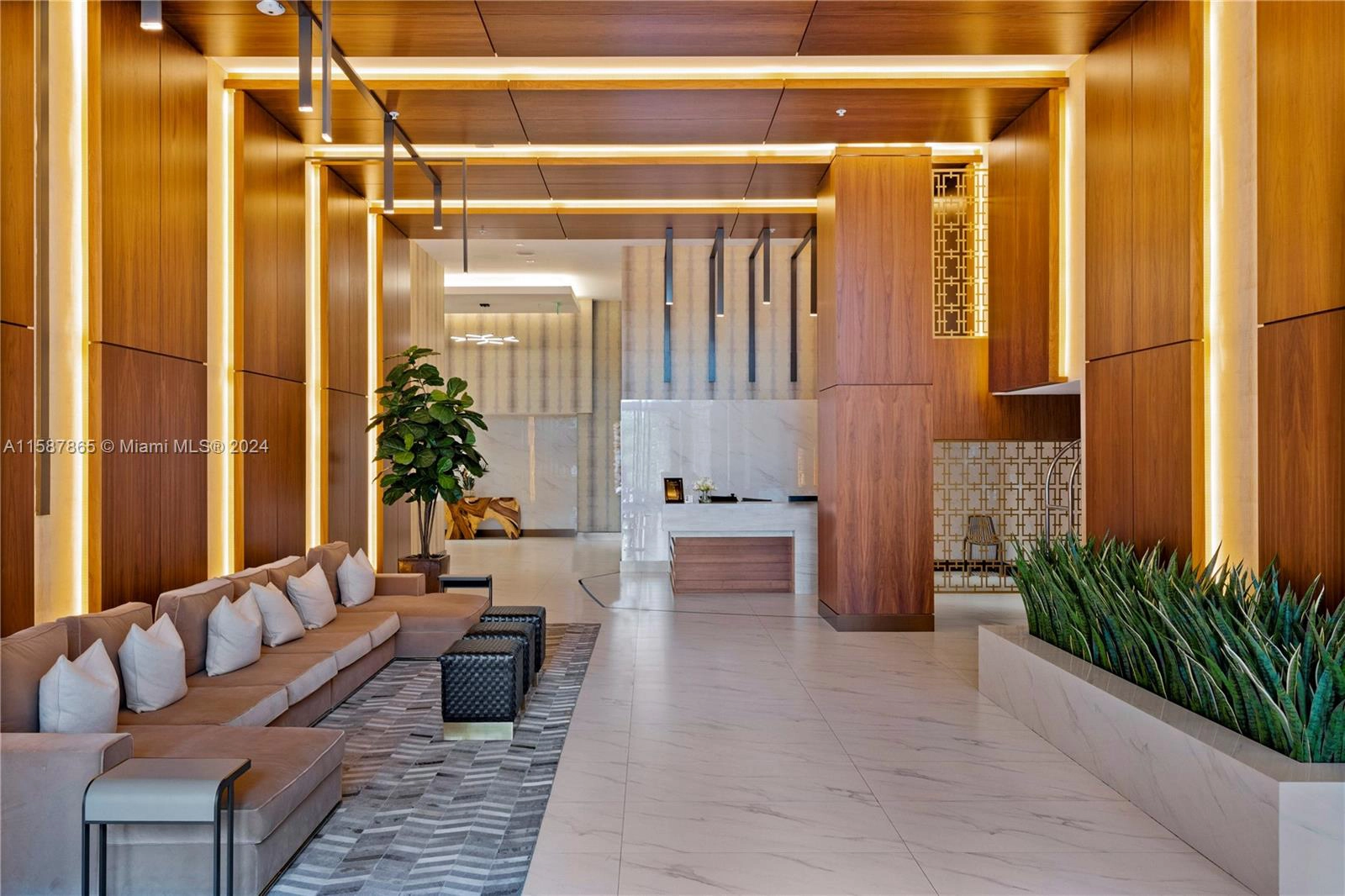 2960 NE 207th St Unit 904  