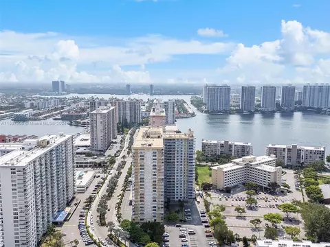 231 174th St #607, Sunny Isles Beach, FL 33160