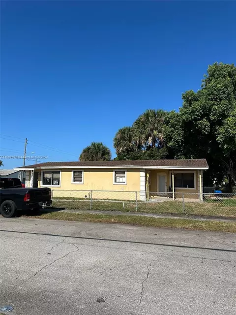 1259 W 26th St, Riviera Beach, FL 33404