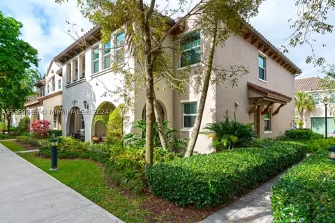2983 St John Dr, Hollywood, FL 33024