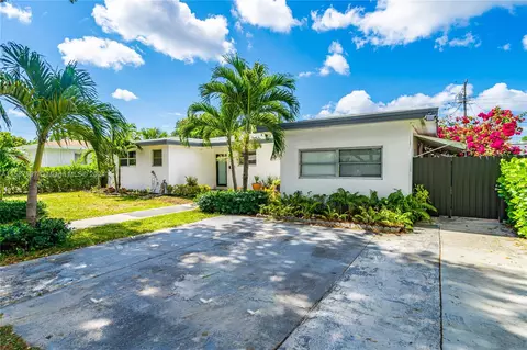 1040 NE 166th St, North Miami Beach, FL 33162