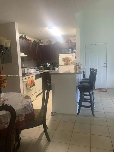 7195 NW 179th St #207, Hialeah, FL 33015