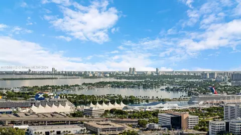 335 S Biscayne Blvd #4110, Miami, FL 33131 photo 36