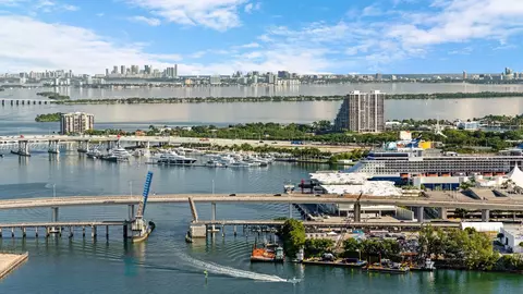 335 S Biscayne Blvd #4110, Miami, FL 33131 photo 37