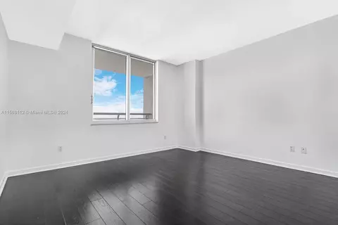335 S Biscayne Blvd #4110, Miami, FL 33131 photo 21