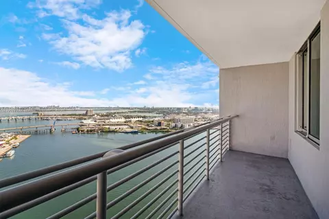 335 S Biscayne Blvd #4110, Miami, FL 33131 photo 28