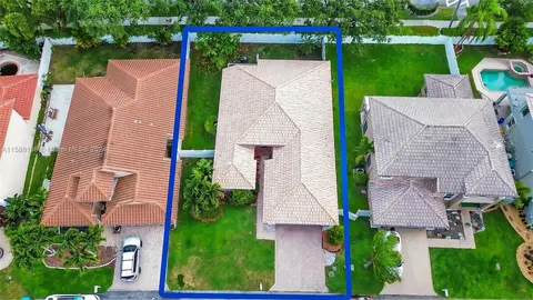 12 Valencia Dr, Boynton Beach, FL 33436