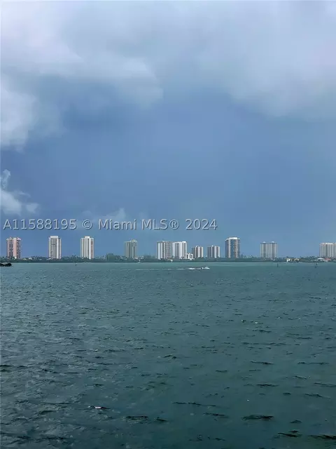 100 Shore Ct #310, North Palm Beach, FL 33408