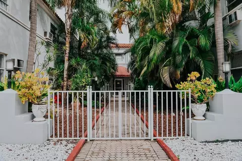 215 30th St #7, Miami Beach, FL 33140