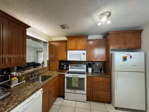 4768 NW 114th Ave #201-4, Doral, FL 33178