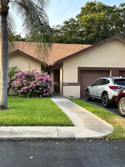 11161 NW 38th Pl, Sunrise, FL 33351
