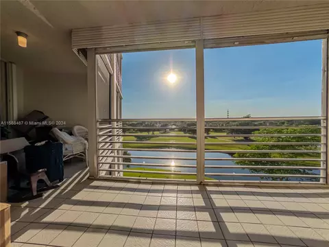 3507 Oaks Way #505, Pompano Beach, FL 33069