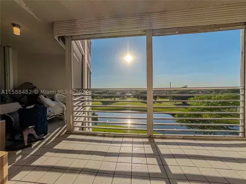 3507 Oaks Way #505, Pompano Beach, FL 33069