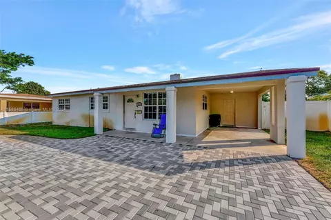 2736 NE 2nd Ave, Pompano Beach, FL 33064
