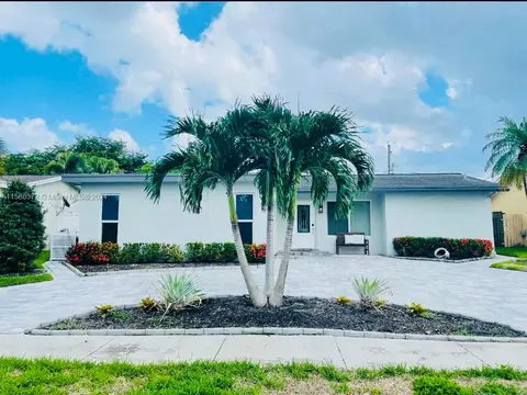 11370 NW 46th Pl, Sunrise, FL 33323