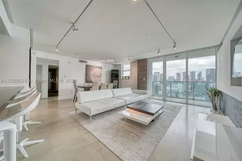 31 SE 5th St #2201, Miami, FL 33131