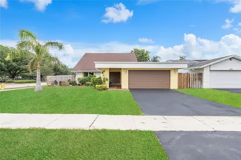 9381 NW 36th Pl, Sunrise, FL 33351