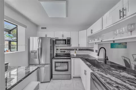3089 N Oakland Forest Dr #101, Oakland Park, FL 33309