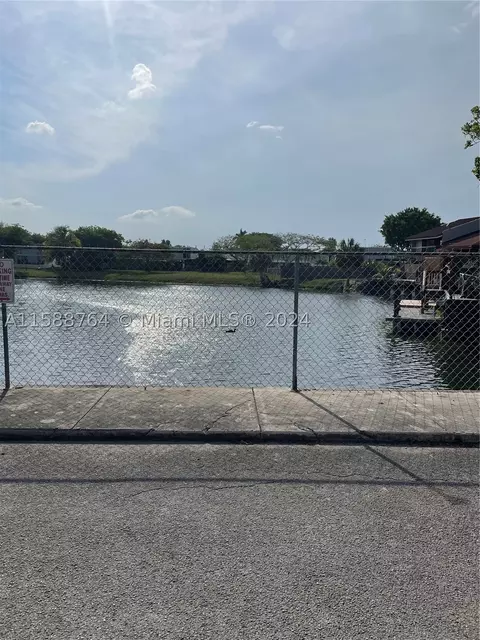 2050 SW 122nd Ave #23, Miami, FL 33175