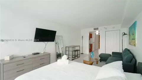1200 Brickell Bay Dr #3410, Miami, FL 33131