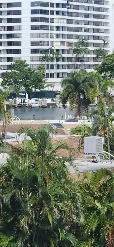 200 Leslie Dr #427, Hallandale Beach, FL 33009