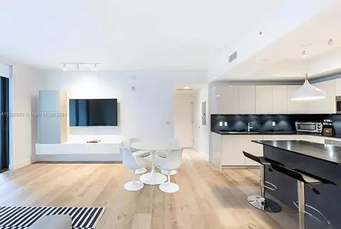 1010 Brickell Ave #1707, Miami, FL 33131