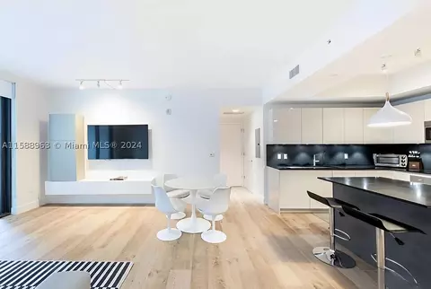 1010 Brickell Ave #1707, Miami, FL 33131