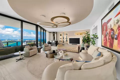 1000 Biscayne Blvd #4202, Miami, FL 33132