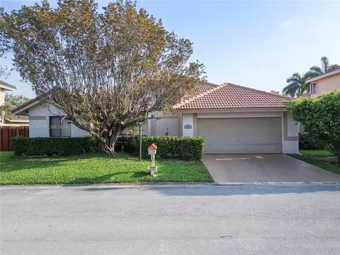 11521 SW 10th St, Pembroke Pines, FL 33025