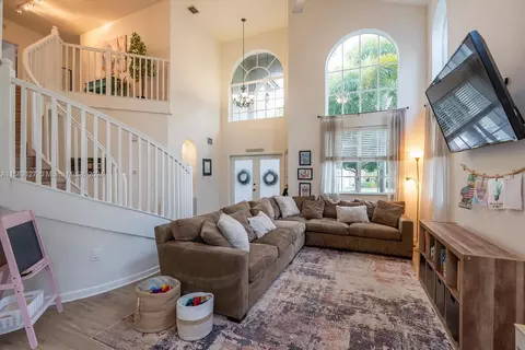 2000 NE 40th Rd, Homestead, FL 33033