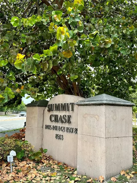 8501 NW 8th St #106, Miami, FL 33126