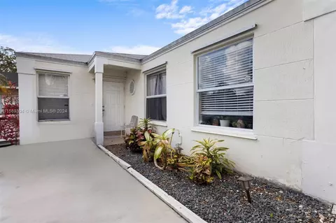 9762 SW 222nd St, Cutler Bay, FL 33190