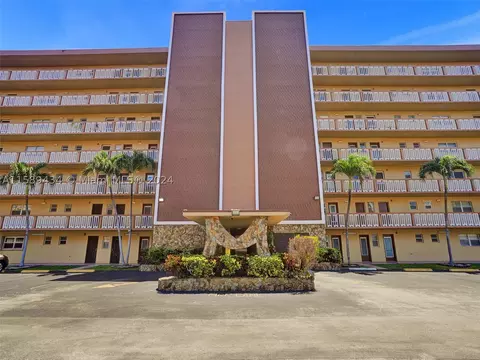 500 NE 12th Ave #202, Hallandale Beach, FL 33009