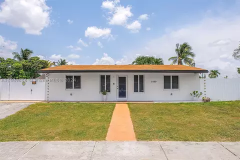 11499 SW 204th St, Miami, FL 33189