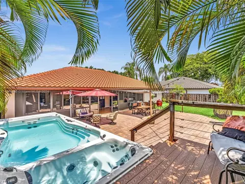 5600 Knighthurst Way, Davie, FL 33331