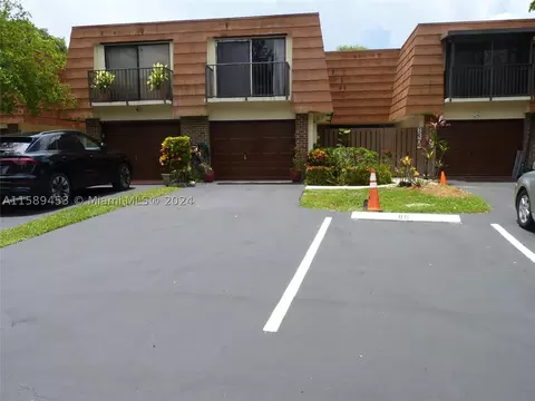 8372 N Coral Cir #8372, North Lauderdale, FL 33068
