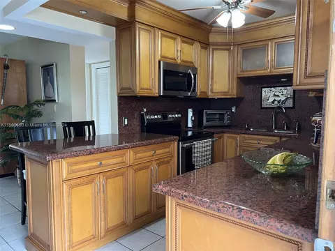 2851 Leonard Dr #J101, Aventura, FL 33160