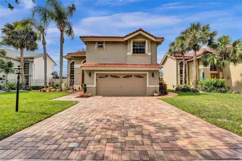 11070 Springfield Pl, Hollywood, FL 33026