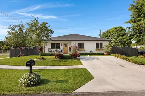 713 SW 5th Ter, Florida City, FL 33034