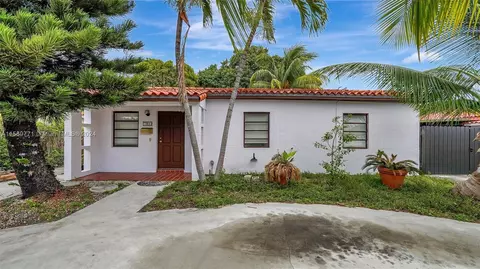 785 E 8th St, Hialeah, FL 33010
