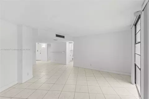 20500 W Country Club Dr #202, Aventura, FL 33180