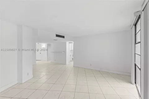 20500 W Country Club Dr #202, Aventura, FL 33180