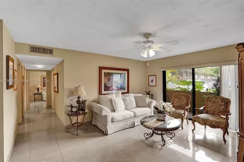 10431 N Kendall Dr #D110, Miami, FL 33176