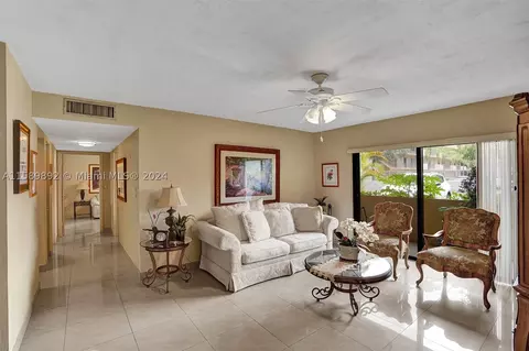 10431 N Kendall Dr #D110, Miami, FL 33176