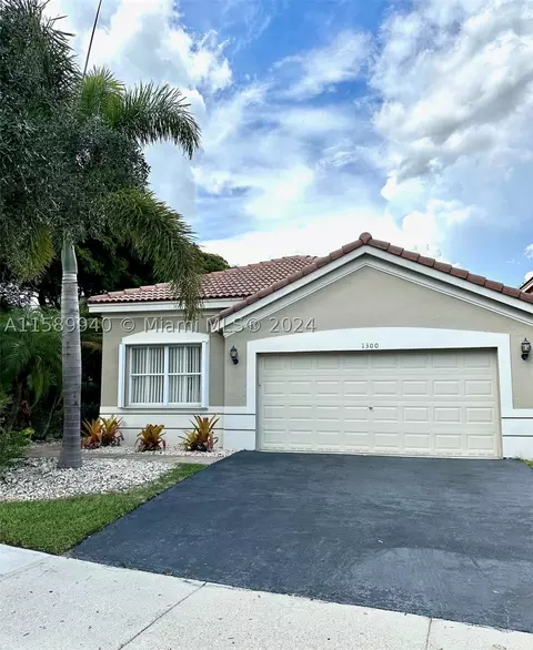 1300 Chinaberry Dr, Weston, FL 33327