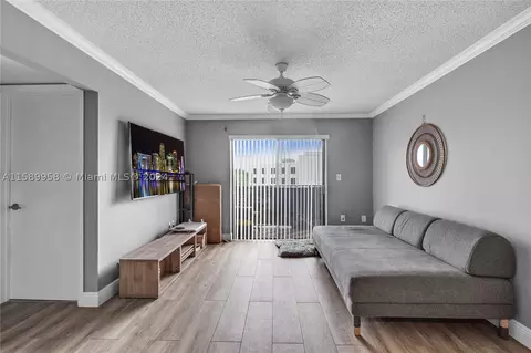 1820 W 53rd St #316, Hialeah, FL 33012
