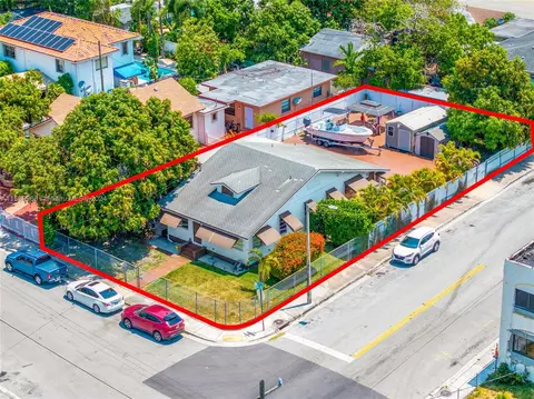 1055 SW 12th Ct, Miami, FL 33135