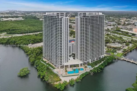 16385 Biscayne Blvd #2618, North Miami Beach, FL 33160