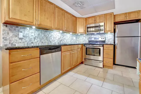 11273 SW 11th St, Pembroke Pines, FL 33025